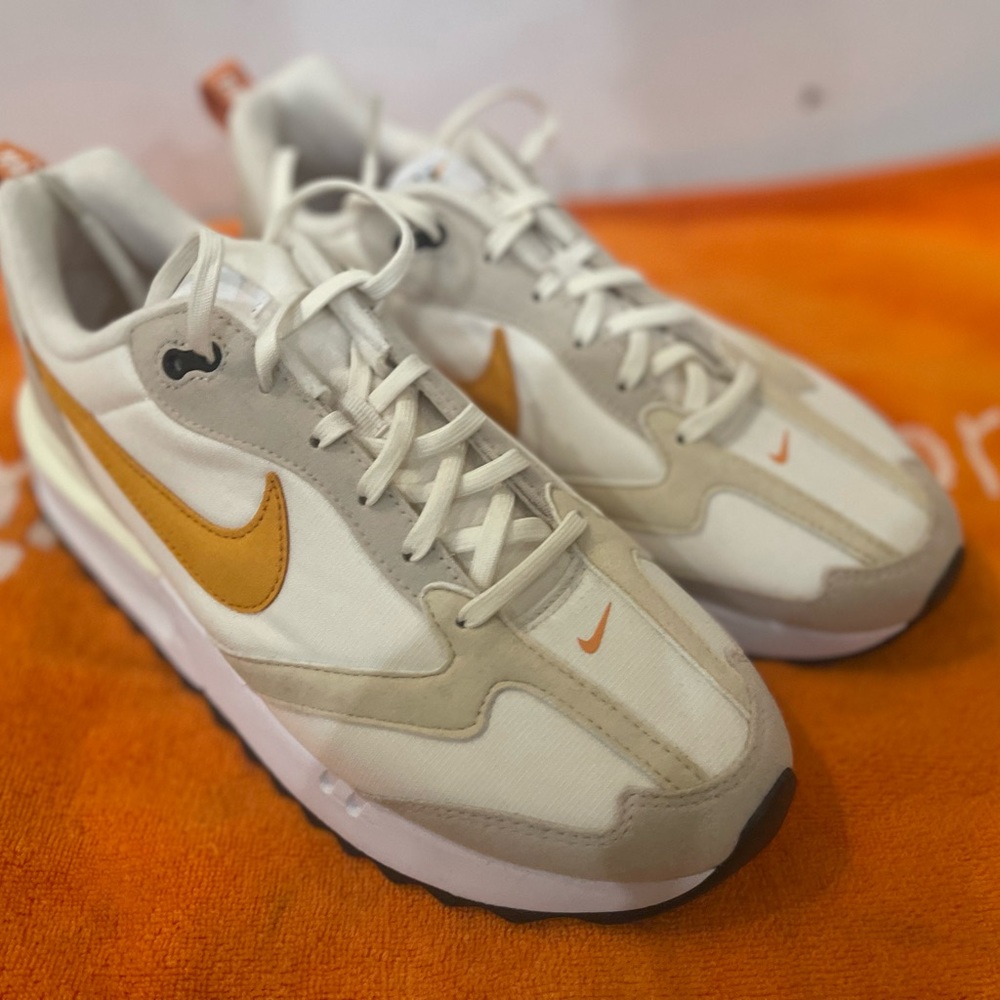Brand new Nike Air Max Dawn
